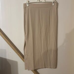 ankle length skirt with a slit on the side